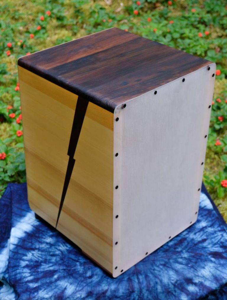 Cajón con cabezas resonantes Cajons of the World